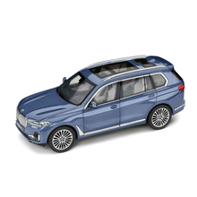 Load image into Gallery viewer, BMW X7 – 1:18 Scale Model - Arctic Grey