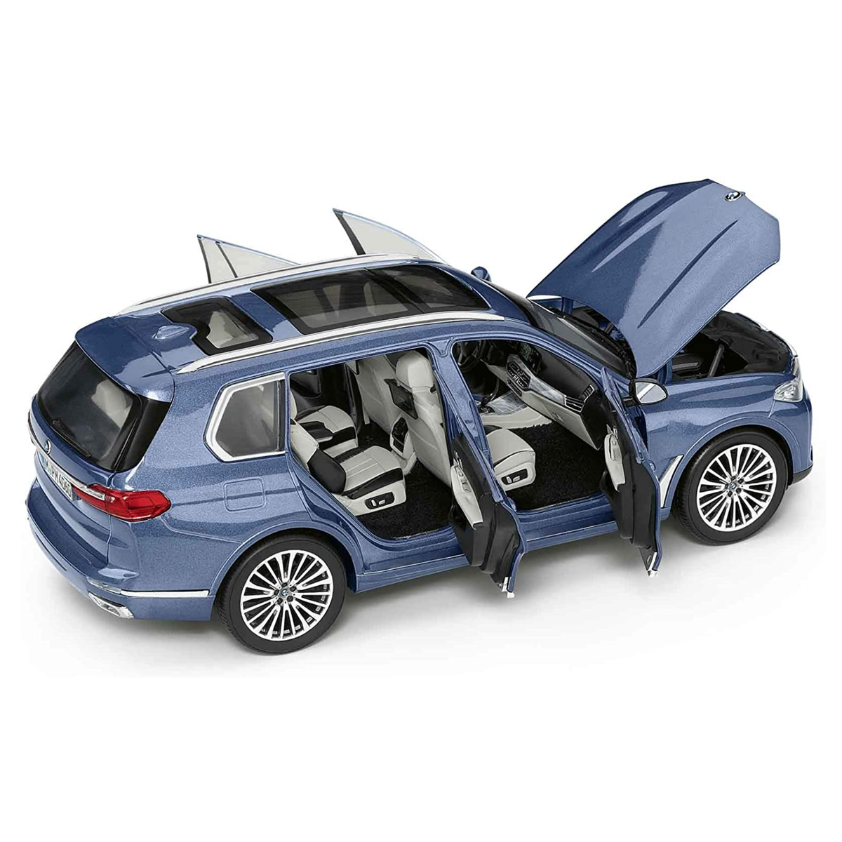BMW X7 – 1:18 Scale Model - Arctic Grey – BMW AGMC