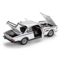 Load image into Gallery viewer, BMW 3.0 CSL – 1:18 Scale Model - White