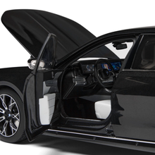 Load image into Gallery viewer, BMW i7 (G70) – 1:18 Scale Model - Sophisto Grey
