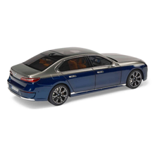 Load image into Gallery viewer, BMW i7 (G70) Limousine – 1:18 Scale Model - Two-Tone Oxide Grey and Tanzanite Blue