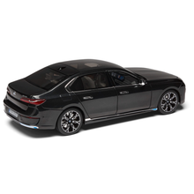 Load image into Gallery viewer, BMW i7 (G70) – 1:18 Scale Model - Sophisto Grey
